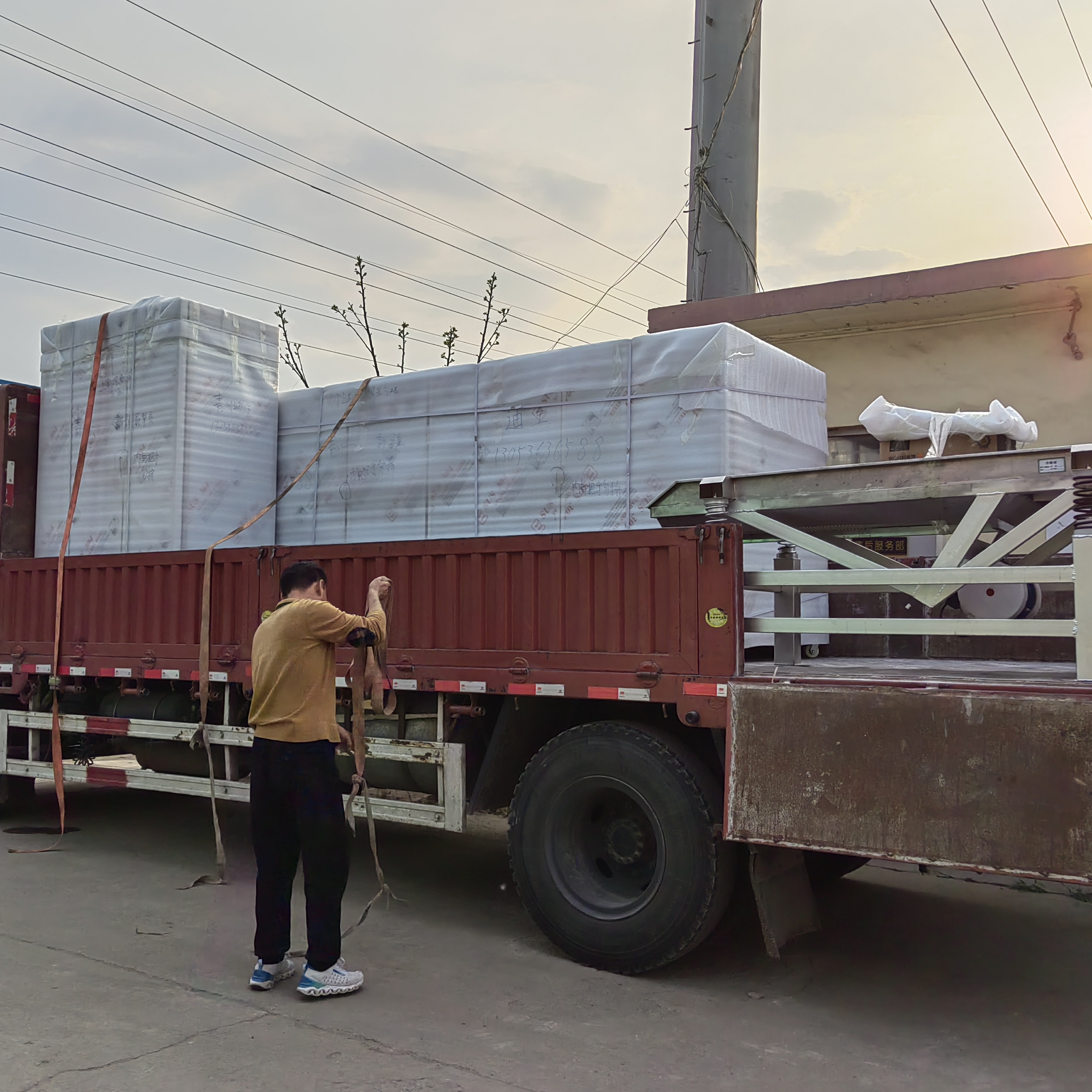 1000型不銹鋼豆芽機和14筐花生芽機和小型震動去殼機發貨新疆——迪生機械